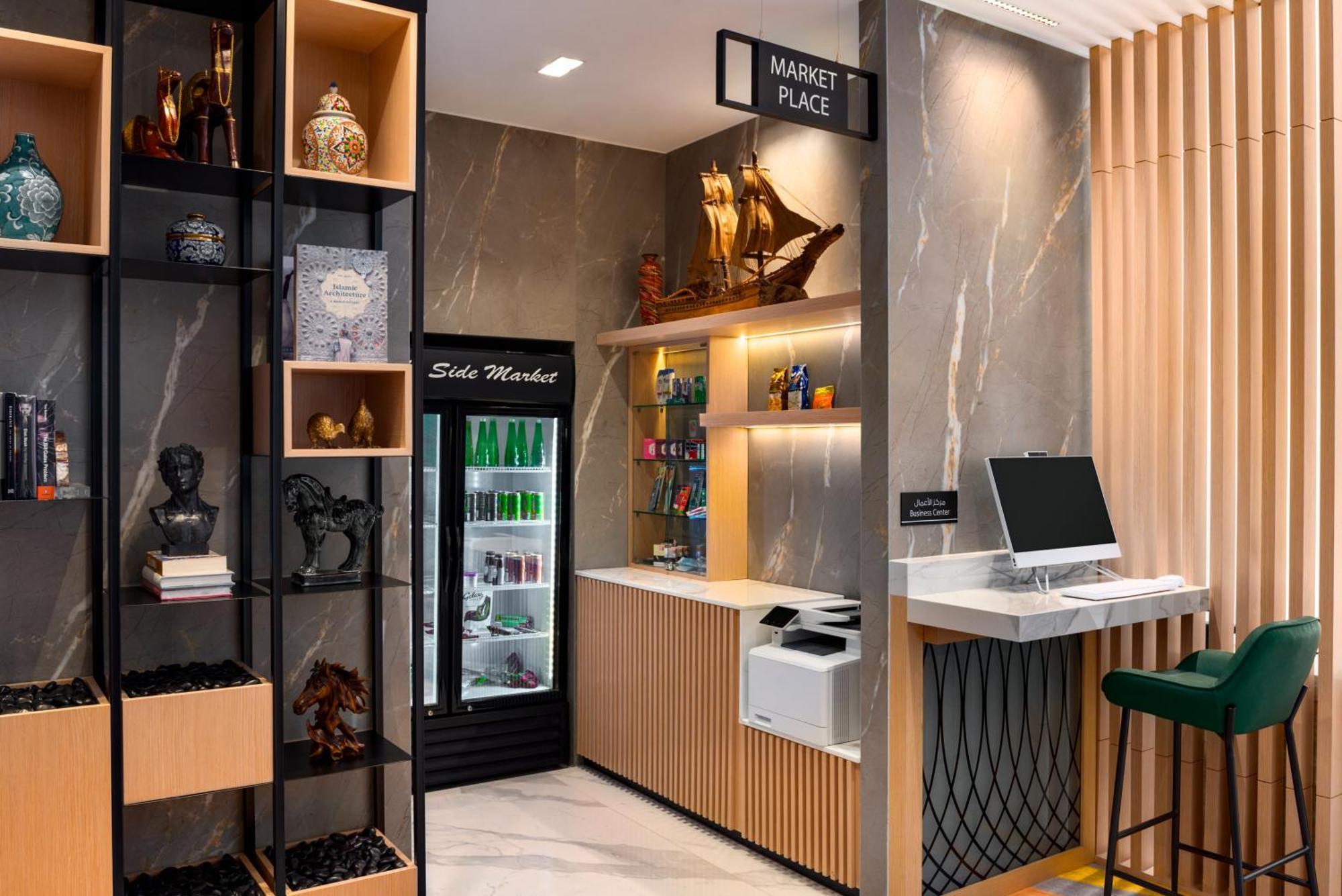 La Quinta By Wyndham Al Wahda Hotel 4*